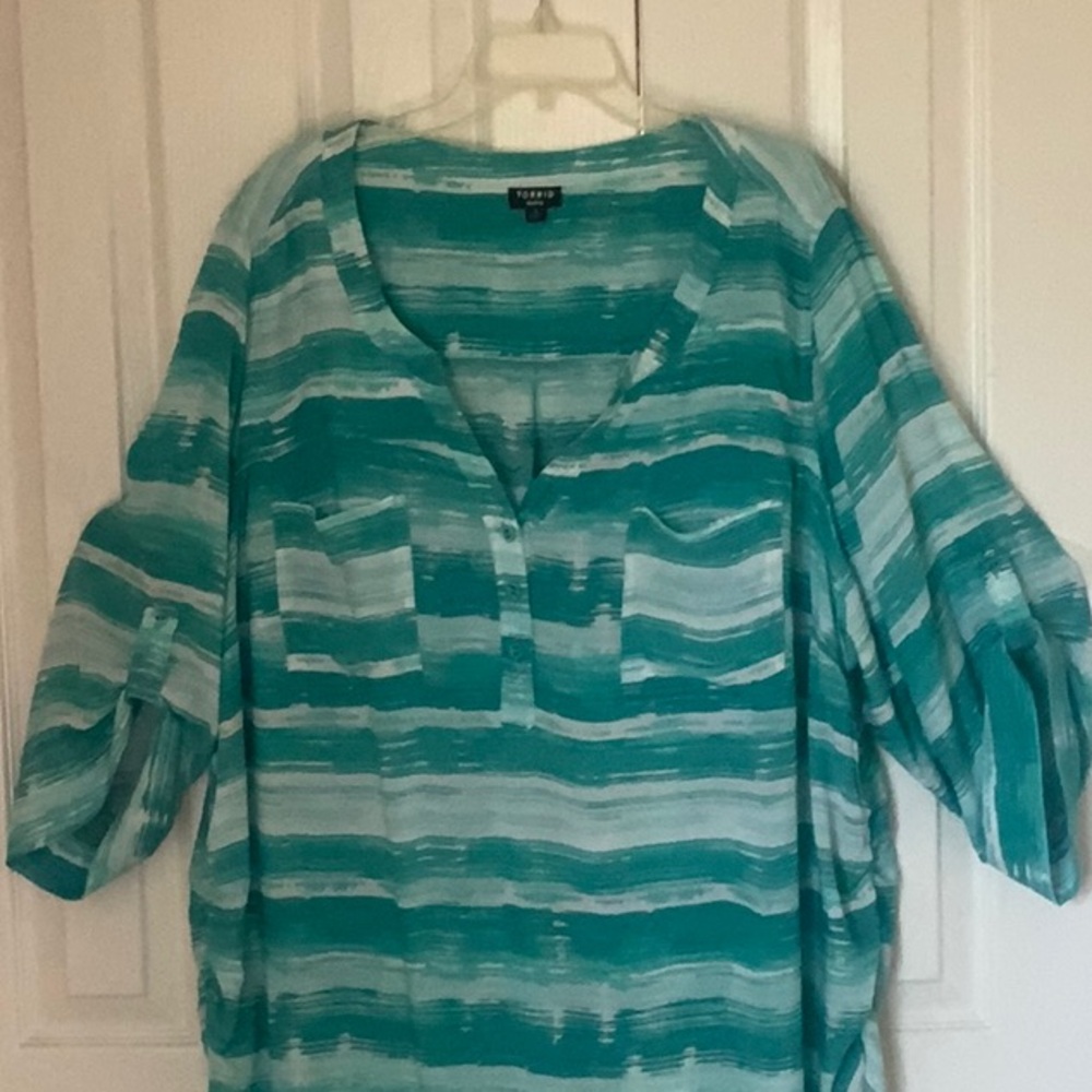 TORRID Harper Turquoise & White Split/Round Neck 3/4 Sleeve Top - Size 5/5X